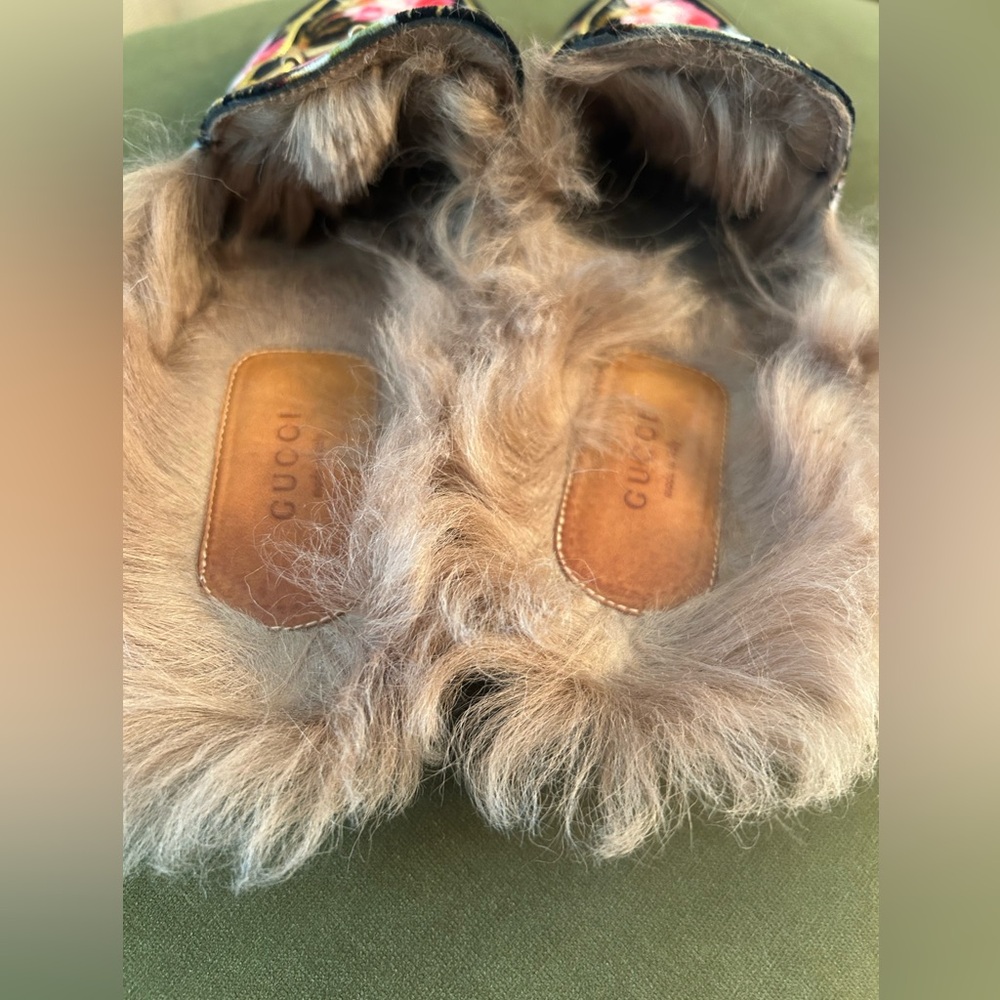 Gucci Black Floral Velvet Loafers with Gold Details - Picture 2 of 6